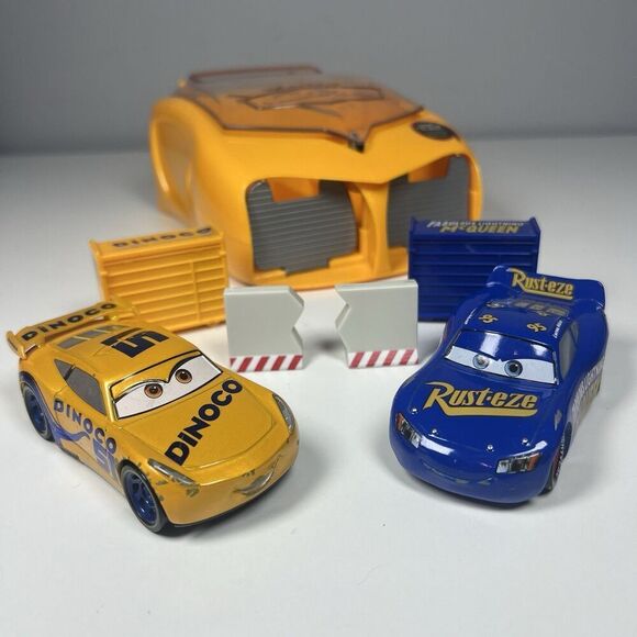 Disney PIXAR CARS 3 Car Launcher Race Set Fabulous Lighting McQueen Cruz Ramirez - Picture 1 of 11